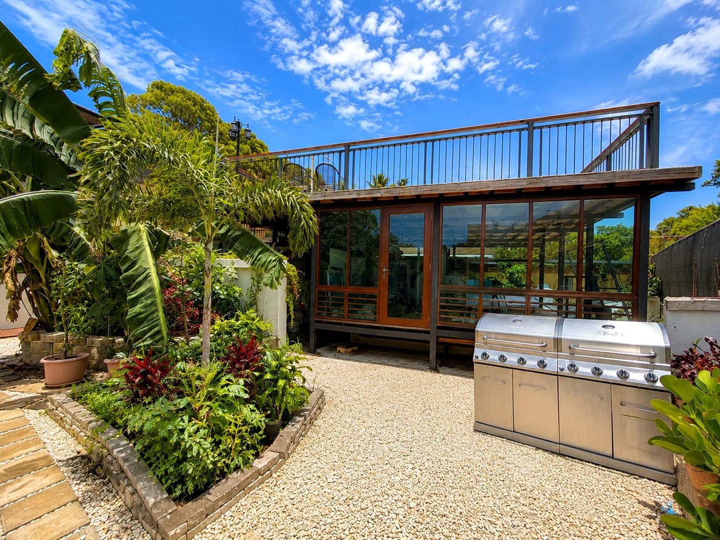 Outdoor kitchen and BBQ terrace